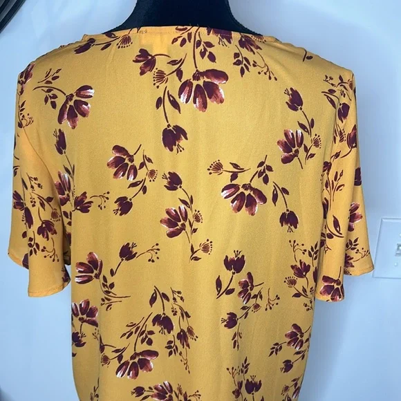 C.C Golden Yellow Flowy Floral Top w/ Crisscross - Size Large - Picture 9 of 12